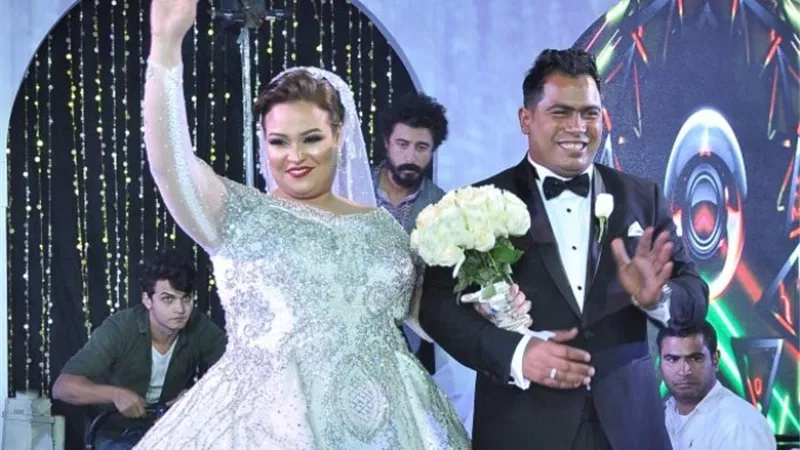 ويزو تحتفل بعيد ميلاد زوجها بطريقة غريبة