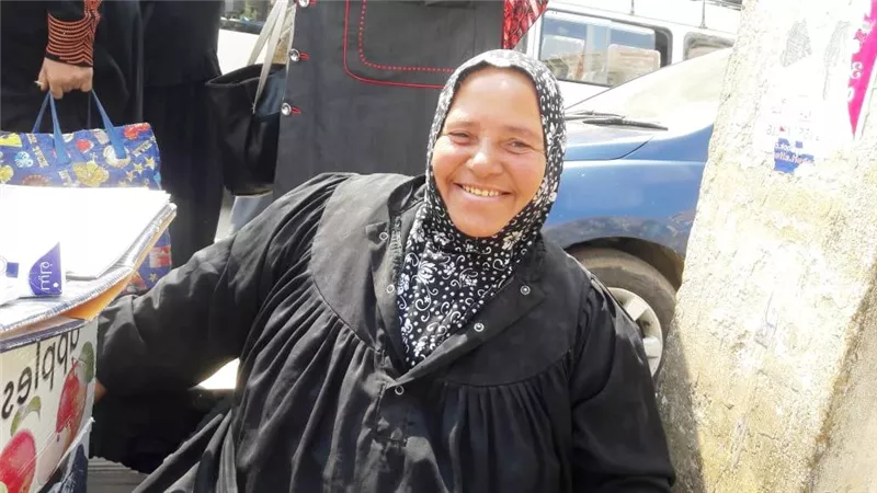 50 سنة كفاح.. بائعة الجرائد: «لو نمت يوم هشحت»