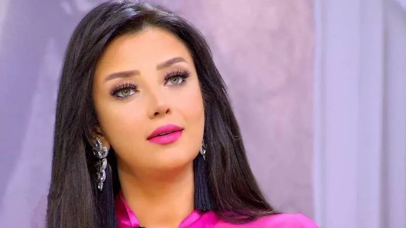 «اقفش عريس».. رضوى الشربيني تسخر من مشكلة فتاة| فيديو