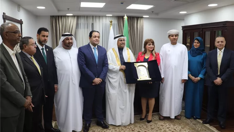 مهرجان المرأة العربية يمنح «العسومي» درع «رجل 2021»