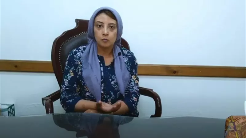 ماذا تفعل الأم إذا اعترفت ابنتها بالحب لأول مرة؟.. استشاري نفسي تُجيب