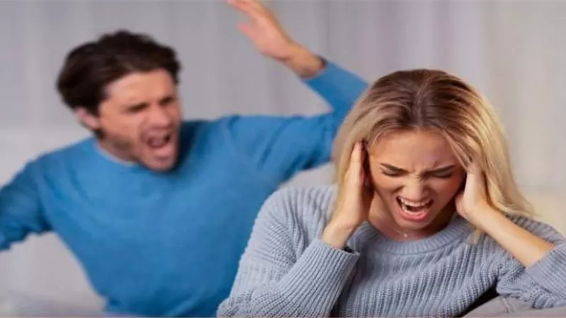 «الزوجة المادية».. 3 حكايات أوصلتها للمحكمة