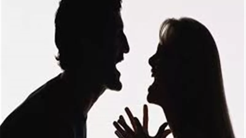 هي تريد الزواج وهو يرفض النفقة.. والضحية طفلان