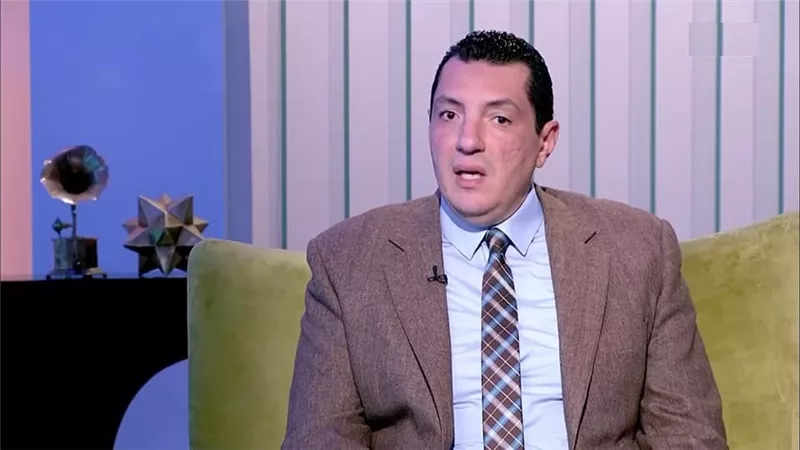 استشاري علاقات أسرية: الإهمال والخيانة يحولان المرأة إلى «مادية»
