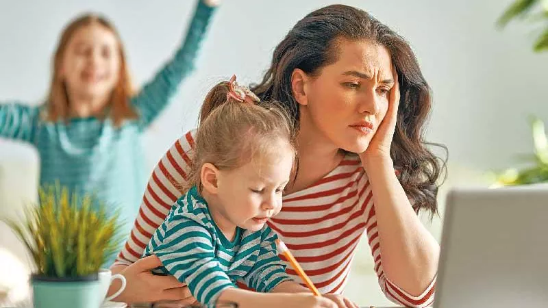 الدراسة في عيون الأمهات؟.. هايدي: «حاسة إنى تلميذة من جديد».. ومارلين: «مأساة يومية مع الأم العاملة»