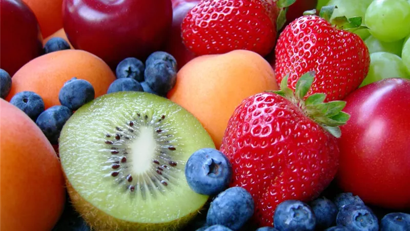 أسعار الفاكهة اليوم الجمعة في الأسواق.. التفاح الجولدن بـ 17 جنيهًا