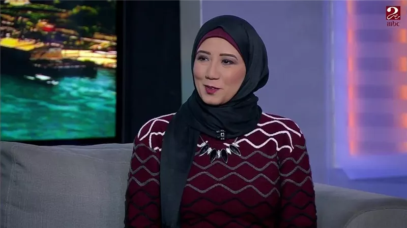 استشاري نفسي تكشف أسباب الانبهار بـ«العادي» على السوشيال ميديا| فيديو