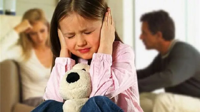 «تبول لا إرادي».. كيف تؤثر الخلافات الزوجية على طفلك؟