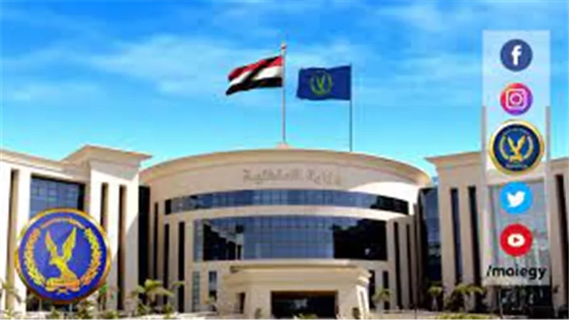 تسهيلات أمنية وهدايا عينية.. أمن مطروح يكرم والد 4 من ذوي الهمم