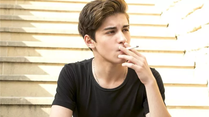 «ساوميه».. 7 حيل تساعدك في إقناع ابنك بترك التدخين