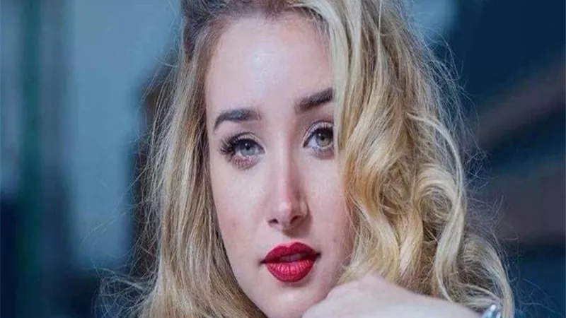 «بتشربوها إزاي».. هنا الزاهد تُهاجم عشاق القهوة
