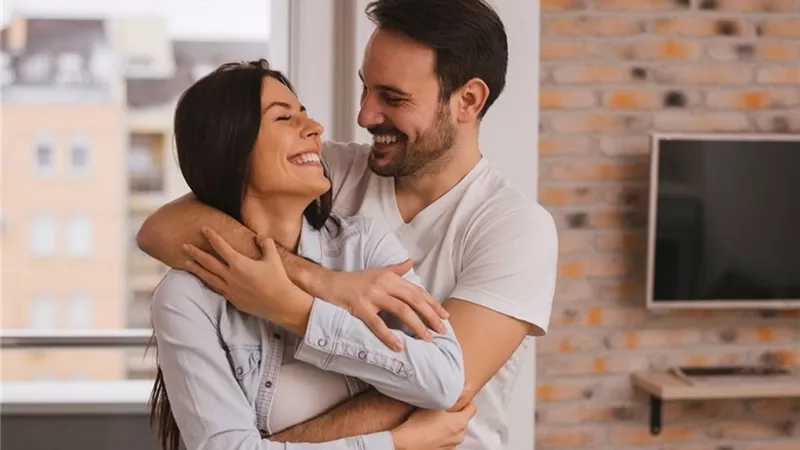 إزاي تخلي جوزك يحبك على طول؟.. السر في 8 نصائح أولها «الدلع»