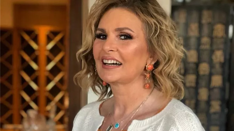 «شكرًا لجمهوري».. هكذا تذكرت يسرا عام 2021.. فيديو