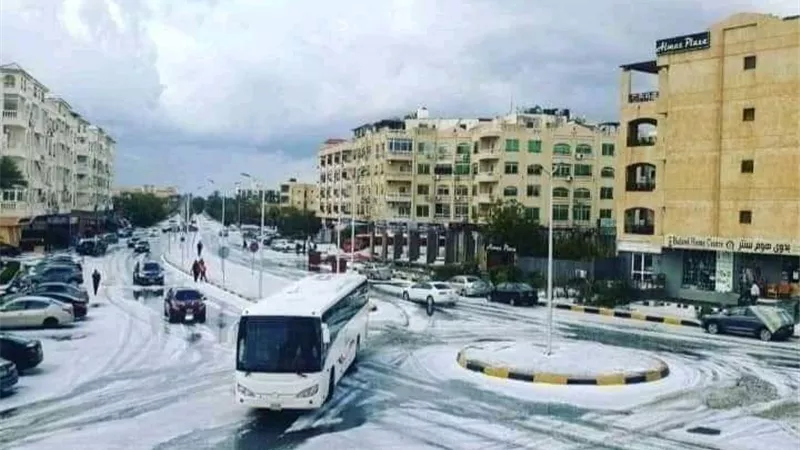 طقس الغردقة اليوم.. الثلوج تكسو الشوارع وتعطيل الدراسة لسوء الأحوال الجوية| صور