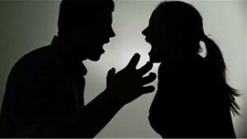 مأساة أب..  باعته زوجته وابنته تتحول إلى متسولة 