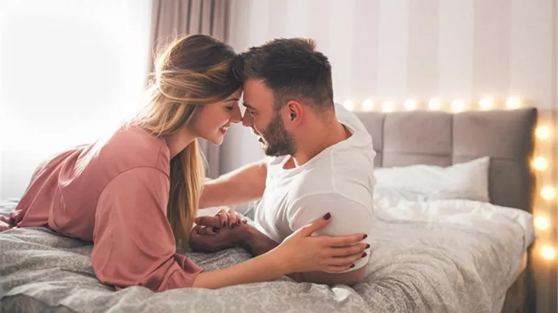 «مسكن للآلام وحارق للدهون».. فوائد الجماع الصباحي للنساء
