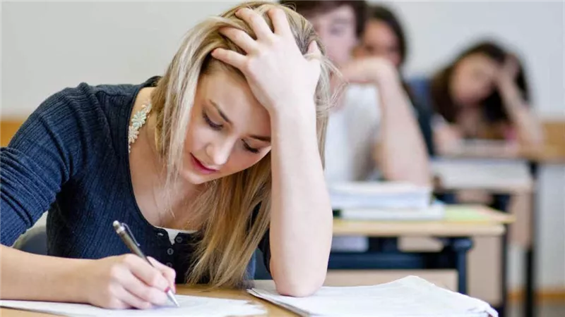 لطالبات الجامعة.. كيف تستعدي بنشاط لامتحانات الترم الأول؟ 