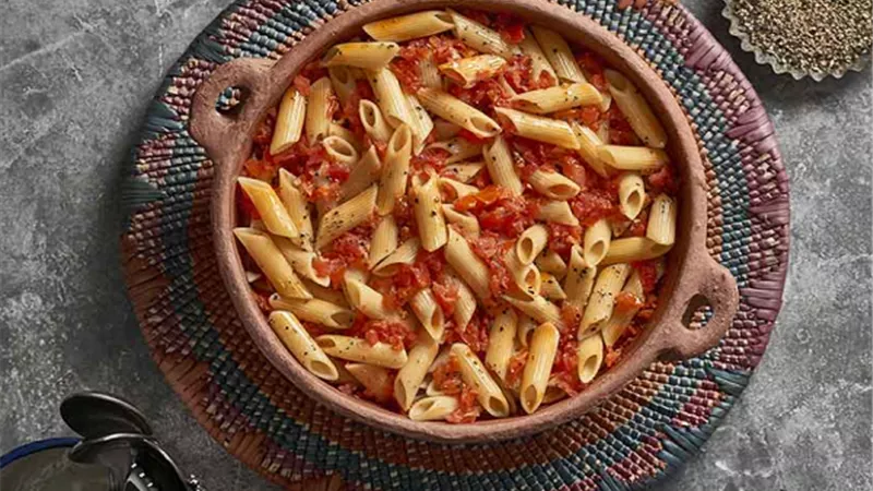«زي المحلات».. طريقة عمل طاجن مكرونة باللحمة المفرومة