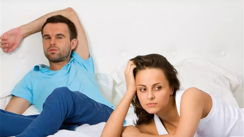 أسباب عزوف الزوج عن العلاقة الحميمة وطرق علاجها 