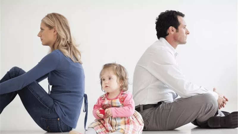 كيف يمكن للأم المطلقة اقناع أطفالها بالزواج من رجل آخر؟