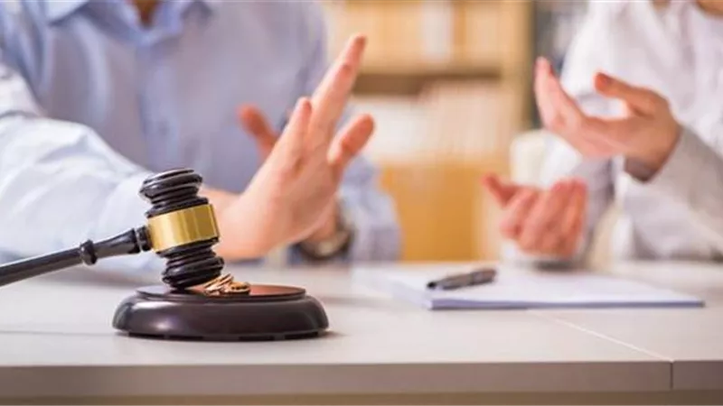 متى يحق للزوج استرداد «القايمة» والشبكة بعد الطلاق؟.. خبير: «القانون مع المرأة»