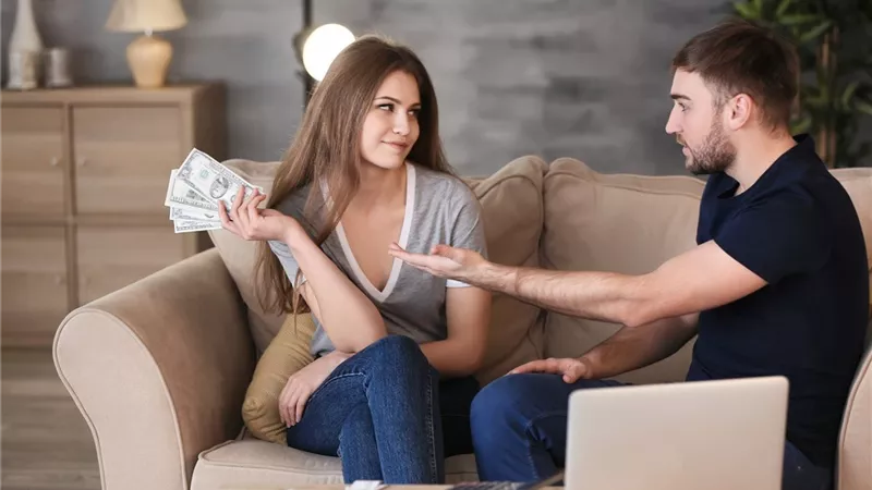 «بلاش خراب البيوت».. طرق منع المشاكل المالية في منزلك