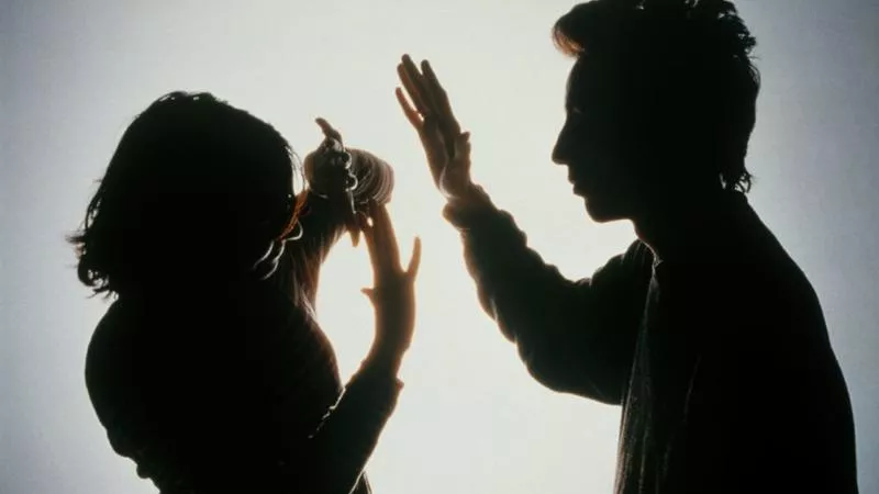 بعد فيديو استغاثة «حياة» من عنف زوجها.. كيف يمكن معالجة الظاهرة المُهينة؟