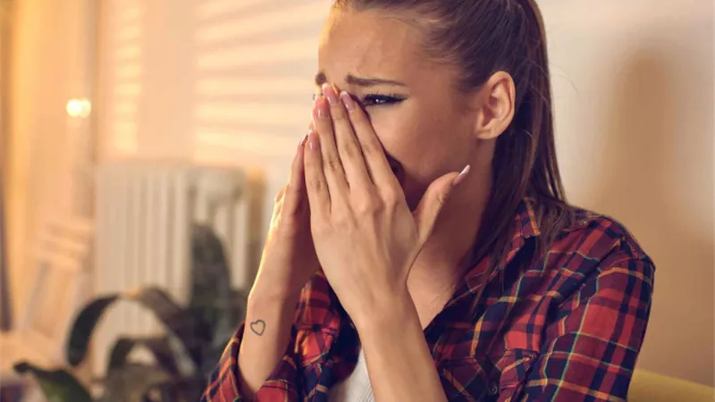 «اهربي من حرب الذنب».. 5 حلول تمنع الشعور بالذنب السلبي