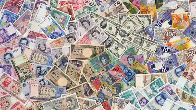 أسعار العملات العربية والأجنبية اليوم الجمعة في محلات الصرافة