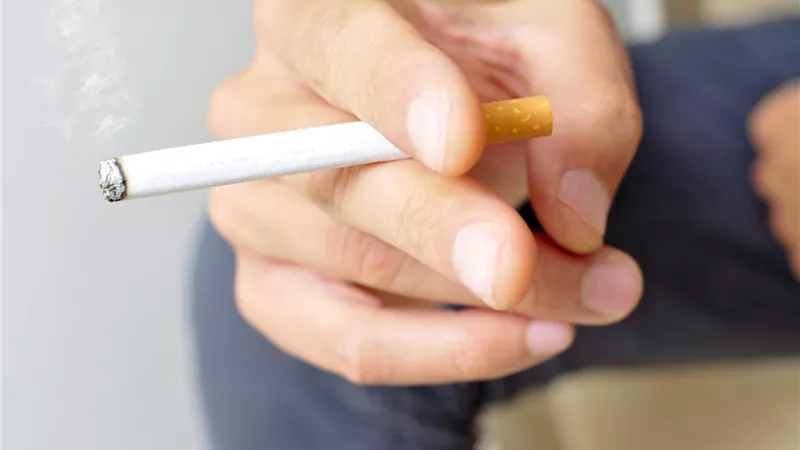 رغم أضرار التدخين.. لماذا يلجأ البعض إلى السيجارة بعد العلاقة الحميمة