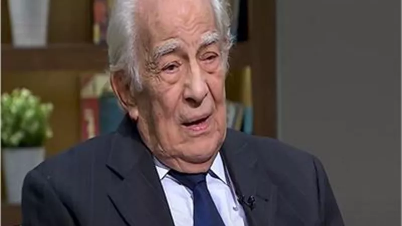 تحديد موعد الحكم في دعوى ابنة الفنان رشوان توفيق ضده