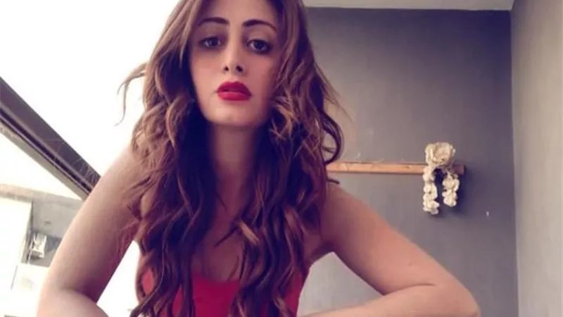بعد كريم محمود عبد العزيز.. منة تيسير تُعلن إصابتها بفيروس كورونا