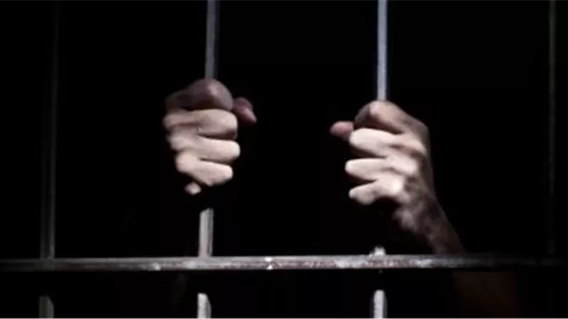 أحرقت زوجها الكفيف بمادة كاوية.. والمحكمة تعاقبها بـ7 سنوات