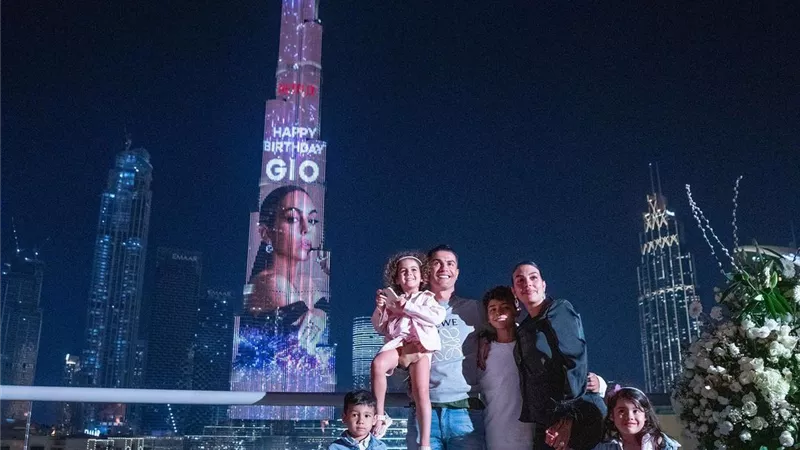 احتفال مذهل في دبي.. كريستيانو رونالدو يفاجئ جورجينا بعيد ميلادها| صور