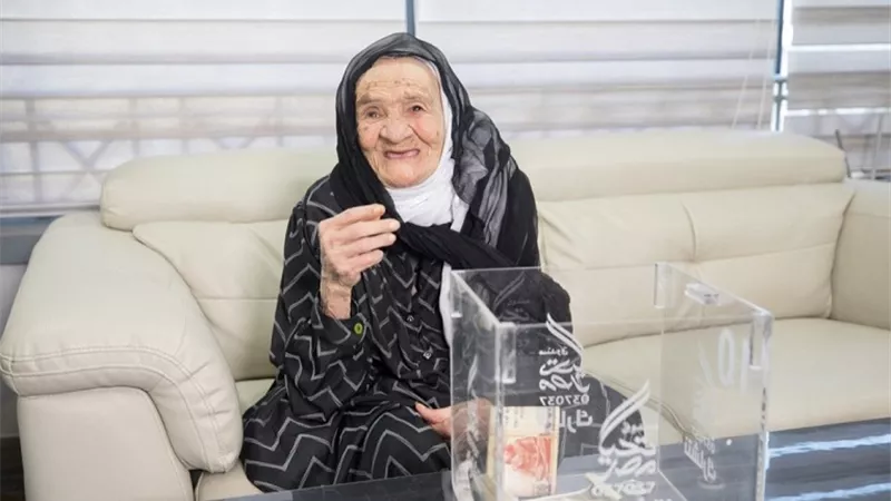 الحاجة فهيمة.. تبرعت بأموالها لـ«تحيا مصر» وحقق لها السيسي أمنيتها