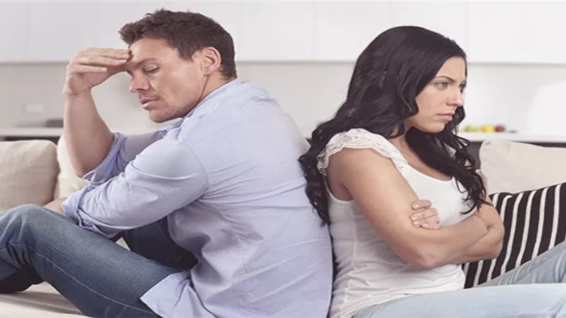 خبيرة أسرية تكشف السر وراء فهم الرجل كلام زوجته بسوء نية 