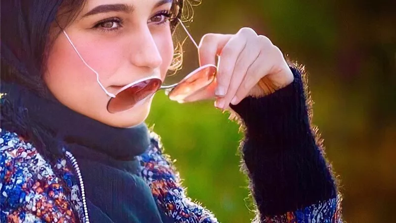هاجر الدسوقي.. شاطرة في رسم البورتريه «أون لاين»| صور