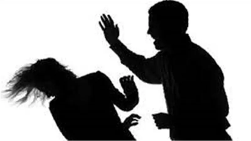 بسبب المخدرات.. سيدة تستغيث من ابنها بعد تعديه عليها