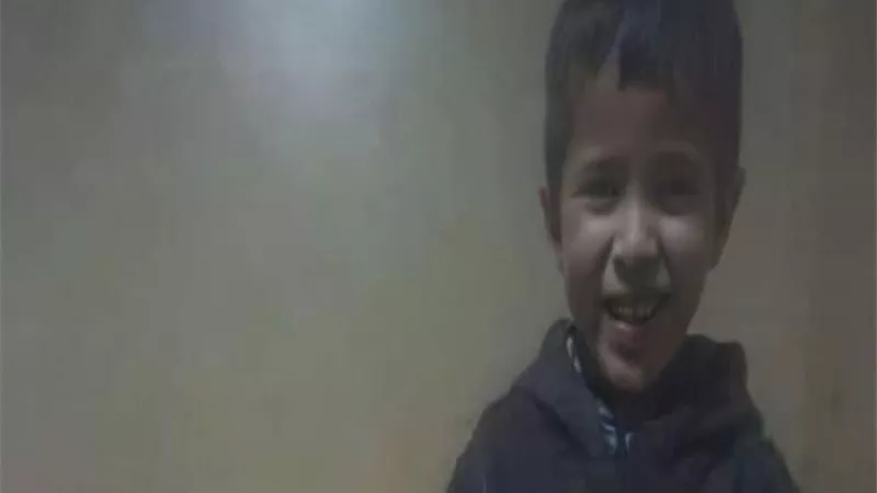 قصة الطفل ريان وسقوطه في البئر.. ووالدته: «أريده حيًّا أو ميتًا»| صور