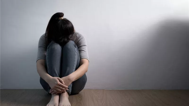 علامات تدل على معاناتك من صدمة نفسية.. ونصائح للتعافي 
