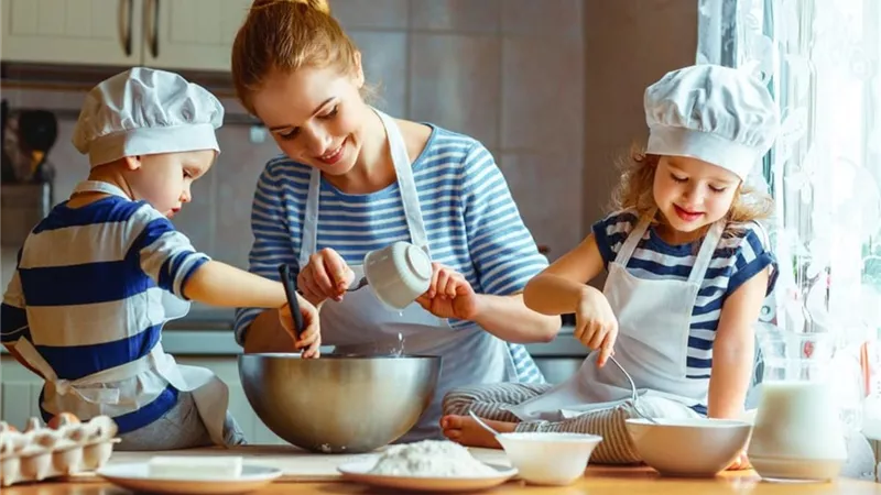 أعمال ملائمة.. وزعي مهام المنزل على أطفالك حسب السن