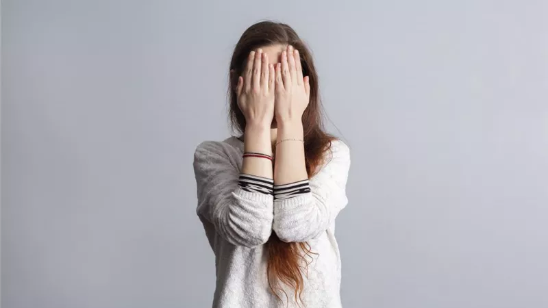 «خليكي مرحة».. إيمان عفيفي تكشف إتيكيت الرد على الأسئلة المحرجة