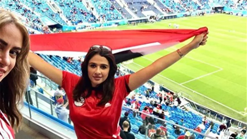 بعد انتقادات سفرهن.. كيف تدعم الفنانات مصر أمام السنغال
