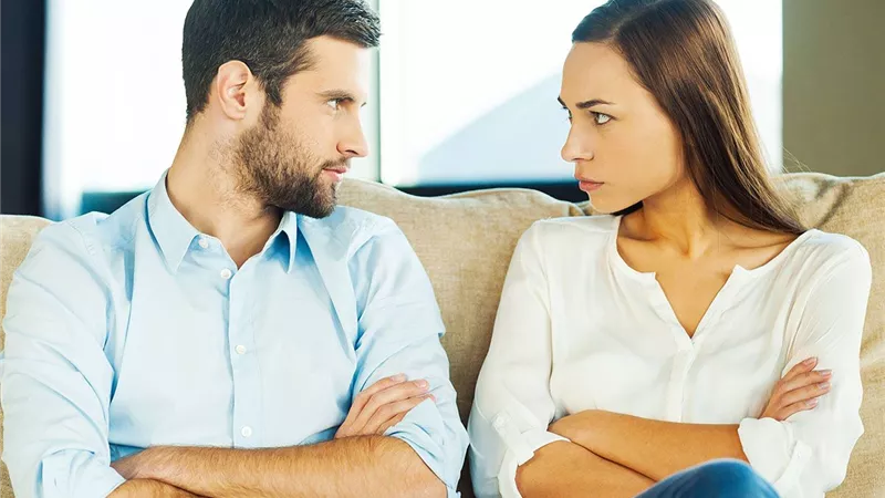 سنة أولى زواج.. 15 نصيحة مضمونة للتعامل مع الزوج القماص 