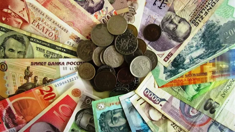 أسعار العملات اليوم الثلاثاء في البنوك ومحلات الصرافة