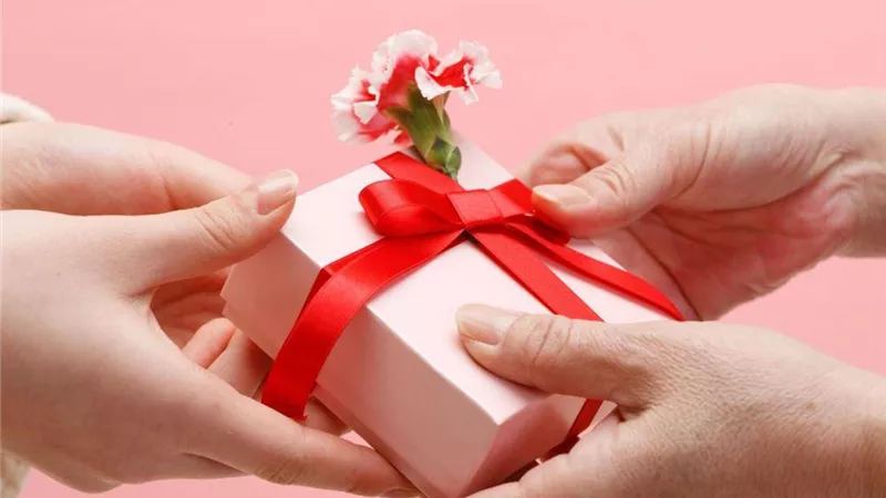 «هرميها في وشه».. هدايا لا تقبلها البنات في عيد الحب