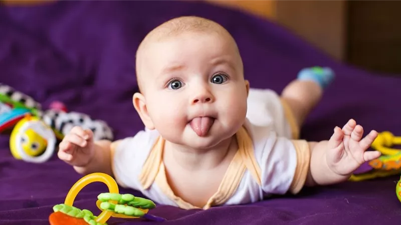 تفسير حلم رؤية الأطفال في المنام للعزباء والمتزوجة والحامل