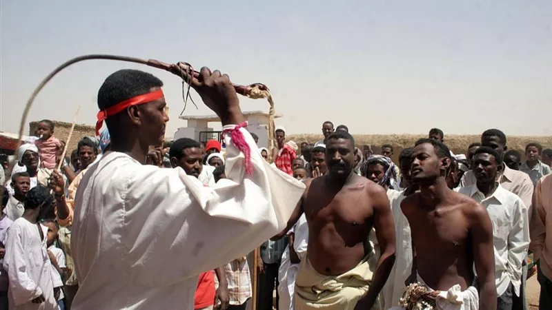 «الجلد بالكرباج وبخ اللبن».. عادات زواج غريبة لن تجديها إلا بالسودان| صور