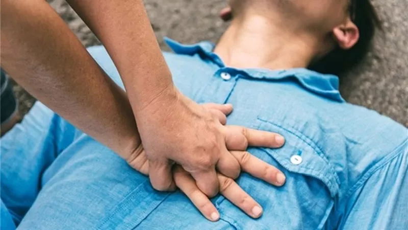 طبيب يشرح أسباب الموت المفاجئ.. وكيفية الوقاية منه