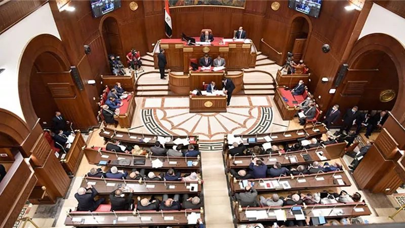 «الشيوخ» يوافق على «أجازة أبوّة» للعامل عندما يرزق بطفل